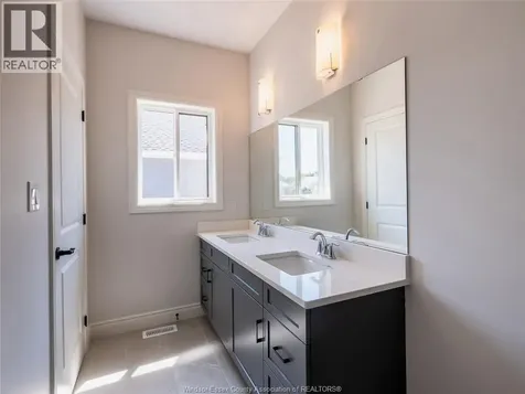 1892 Villa Canal Kingsville ON N0P 2G0