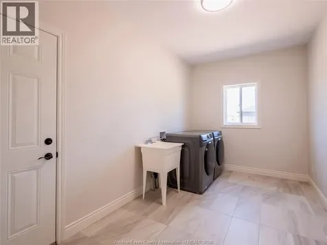 1892 Villa Canal Kingsville ON N0P 2G0