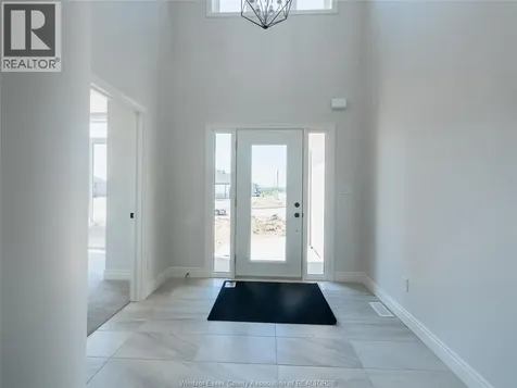 1892 Villa Canal Kingsville ON N0P 2G0