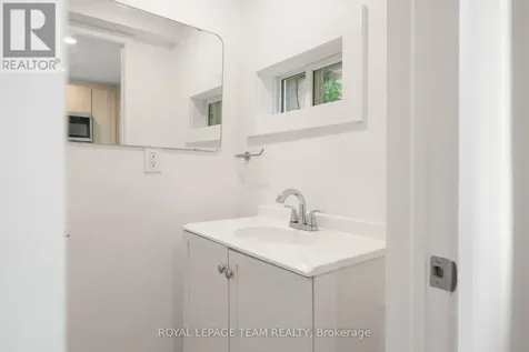 143 St Andrew Street Ottawa ON K1N 5G3