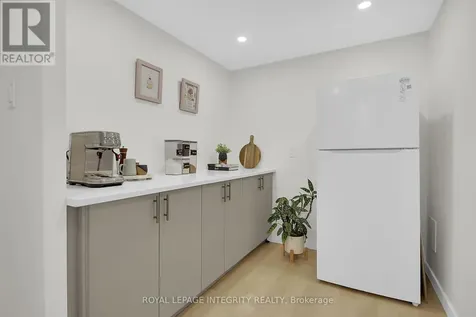 1785 Frobisher Lane Ottawa ON K1G 3T7