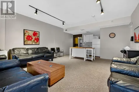 1785 Frobisher Lane Ottawa ON K1G 3T7