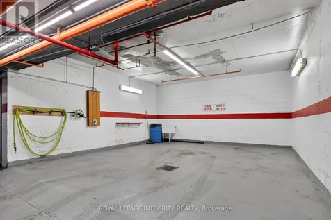 1785 Frobisher Lane Ottawa ON K1G 3T7