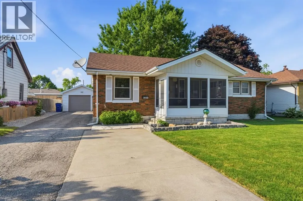 13 Canary Crescent Wallaceburg ON N8A 1A4