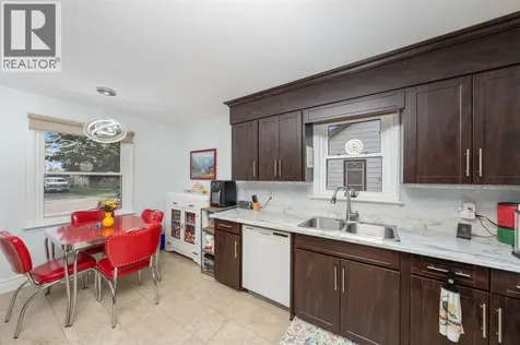 13 Canary Crescent Wallaceburg ON N8A 1A4