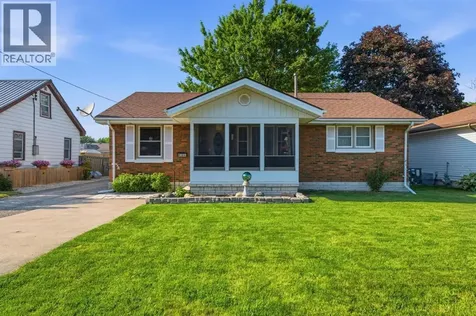 13 Canary Crescent Wallaceburg ON N8A 1A4