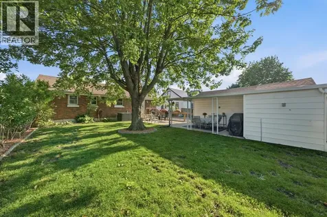 13 Canary Crescent Wallaceburg ON N8A 1A4