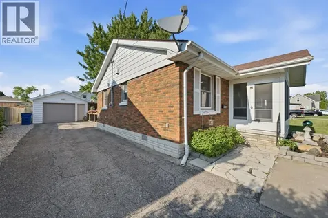 13 Canary Crescent Wallaceburg ON N8A 1A4