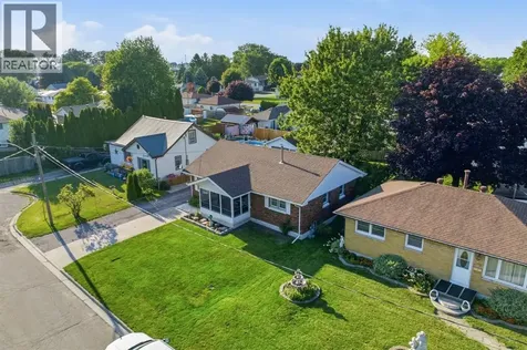 13 Canary Crescent Wallaceburg ON N8A 1A4