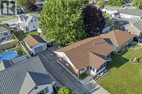 13 Canary Crescent Wallaceburg ON N8A 1A4