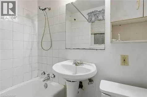 34 Eaton Place Hamilton ON L8H 1N7
