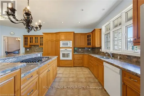 1 Rue Chateaux Terrace Brantford ON N3T 6N7