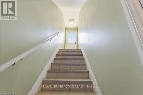1 Rue Chateaux Terrace Brantford ON N3T 6N7