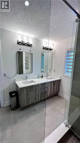 544 Nathalie Crescent Kitchener ON N2E 0H8