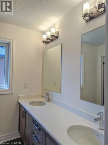 544 Nathalie Crescent Kitchener ON N2E 0H8