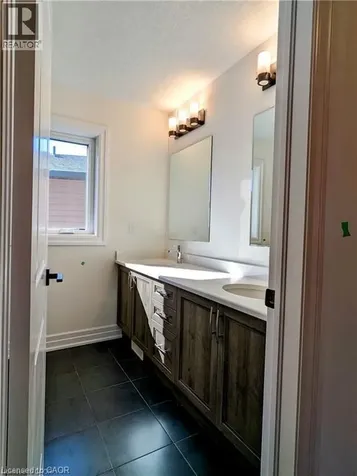544 Nathalie Crescent Kitchener ON N2E 0H8