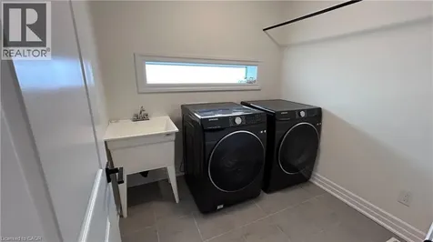 544 Nathalie Crescent Kitchener ON N2E 0H8