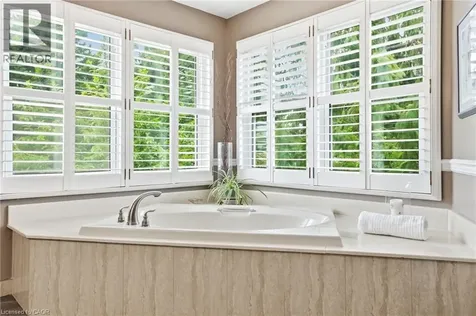 4129 Millcroft Park Drive Burlington ON L7M 3V1