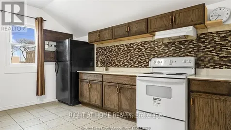 762 Aylmer Avenue East Windsor ON N9A 1V3