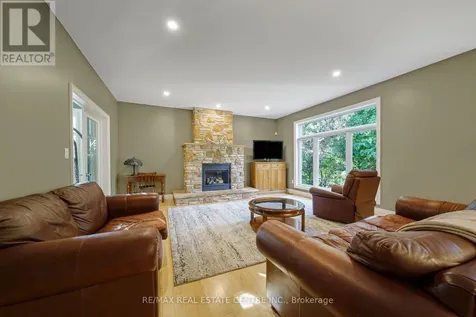 112 Dirksen Court Kitchener ON N2P 2M1