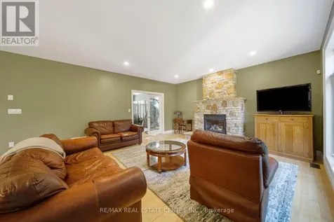 112 Dirksen Court Kitchener ON N2P 2M1