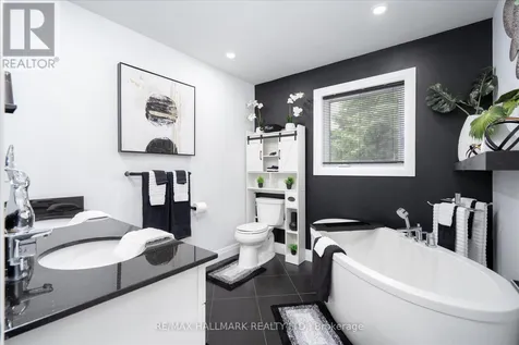 119 Charlotte Place Kitchener ON N2B 2K4
