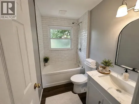 890 Hollands Avenue Sarnia ON N7S 3C1