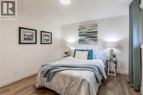 17 Woodsview Avenue Grimsby ON L3M 3S5