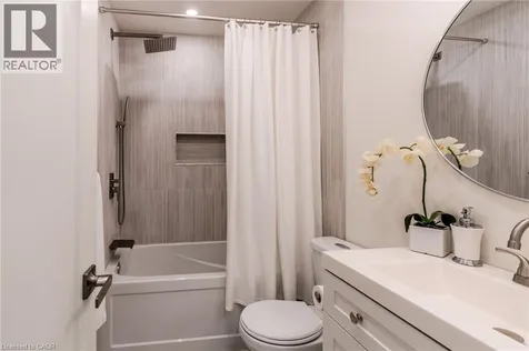 17 Woodsview Avenue Grimsby ON L3M 3S5