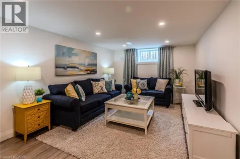 17 Woodsview Avenue Grimsby ON L3M 3S5
