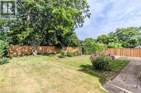 17 Woodsview Avenue Grimsby ON L3M 3S5