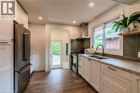 17 Woodsview Avenue Grimsby ON L3M 3S5