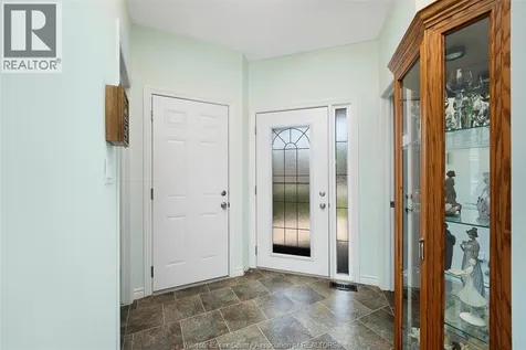 5925 Ballantrae Crescent Windsor ON N9J 3Y7