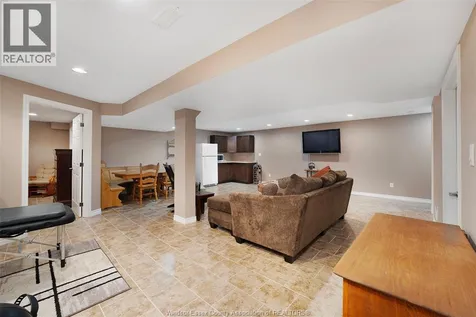 5925 Ballantrae Crescent Windsor ON N9J 3Y7