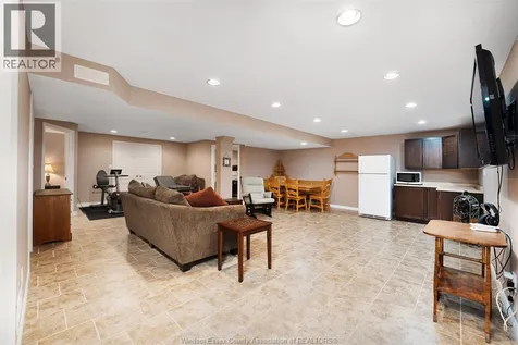5925 Ballantrae Crescent Windsor ON N9J 3Y7