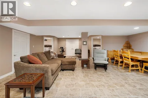 5925 Ballantrae Crescent Windsor ON N9J 3Y7