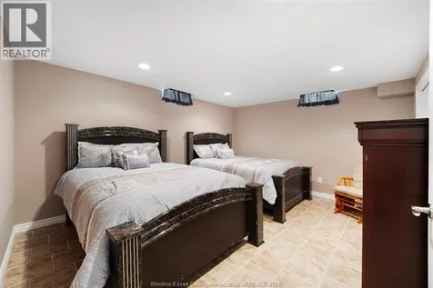 5925 Ballantrae Crescent Windsor ON N9J 3Y7