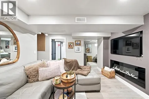 28 Riverview Terrace Paris ON N3L 2P4