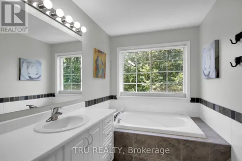 109 Braddock Private Ottawa ON K2J 0E7