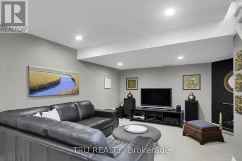 109 Braddock Private Ottawa ON K2J 0E7