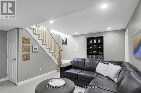 109 Braddock Private Ottawa ON K2J 0E7