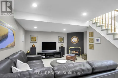 109 Braddock Private Ottawa ON K2J 0E7