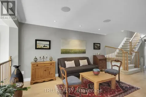 109 Braddock Private Ottawa ON K2J 0E7