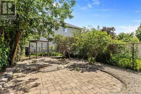 988 Lucille Way Ottawa ON K4A 4J2