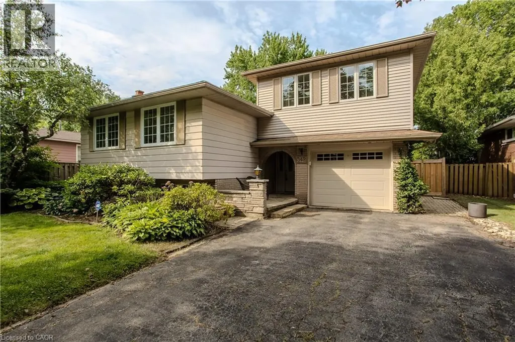 342 Bryant Crescent Burlington ON L7L 3Z5