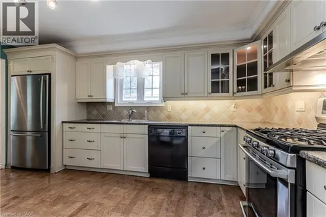 342 Bryant Crescent Burlington ON L7L 3Z5