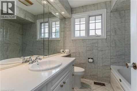 342 Bryant Crescent Burlington ON L7L 3Z5