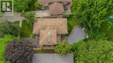 342 Bryant Crescent Burlington ON L7L 3Z5