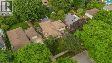 342 Bryant Crescent Burlington ON L7L 3Z5