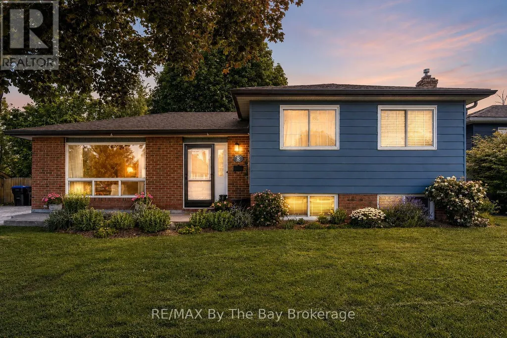 8 Harben Court Collingwood ON L9Y 4L8